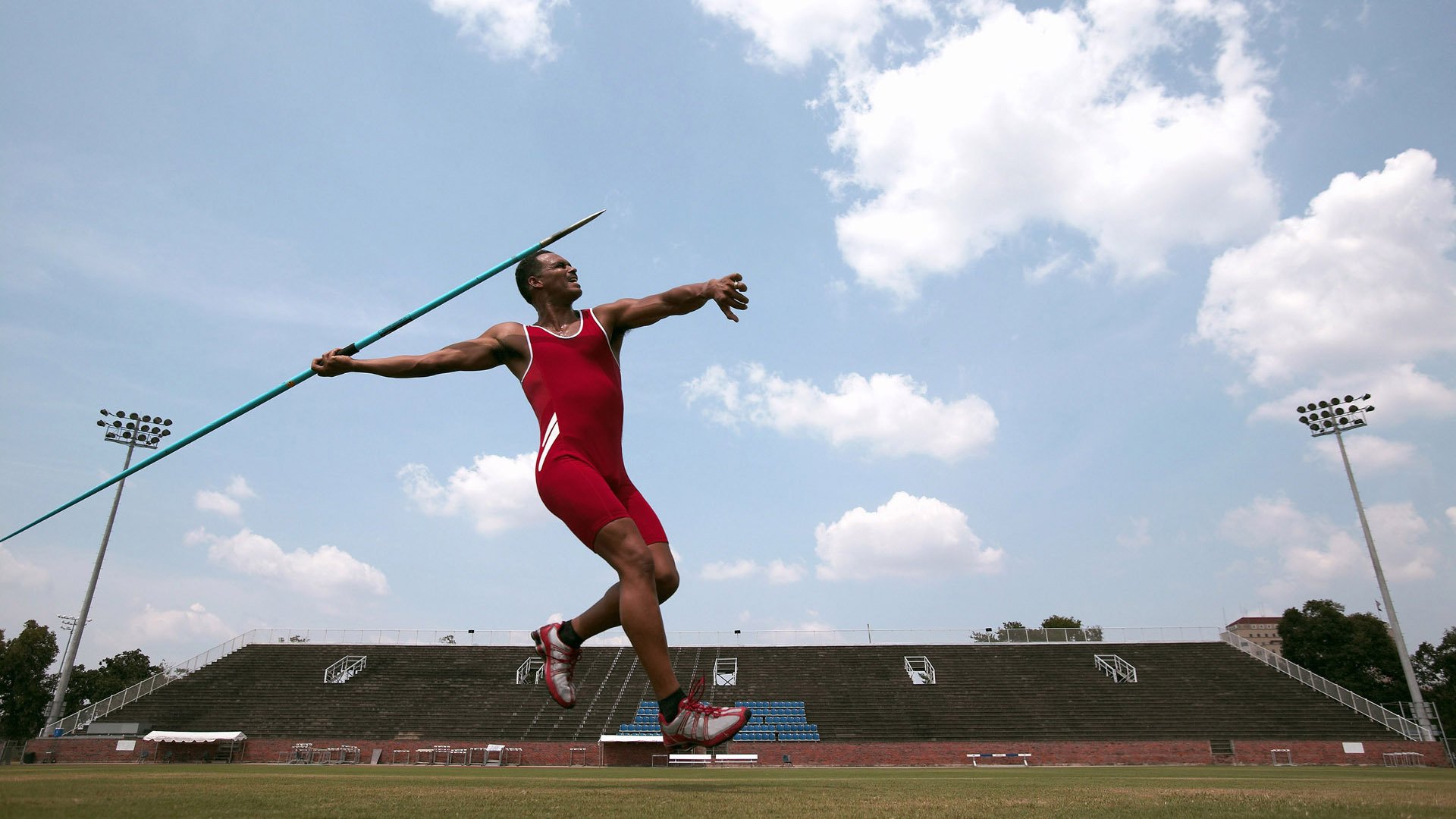 独行侠核心前锋连续命中远投展现强大信心，独行侠首发控卫
